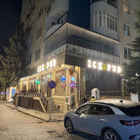 Nizami Apartment By Baku Housing Bagian luar foto