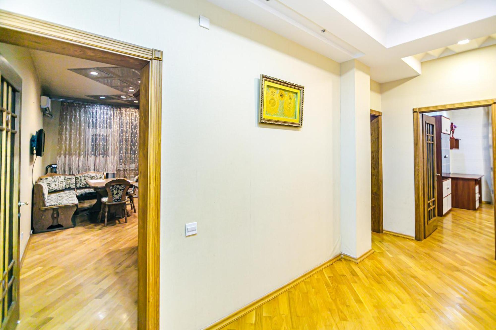 Nizami Apartment By Baku Housing Bagian luar foto