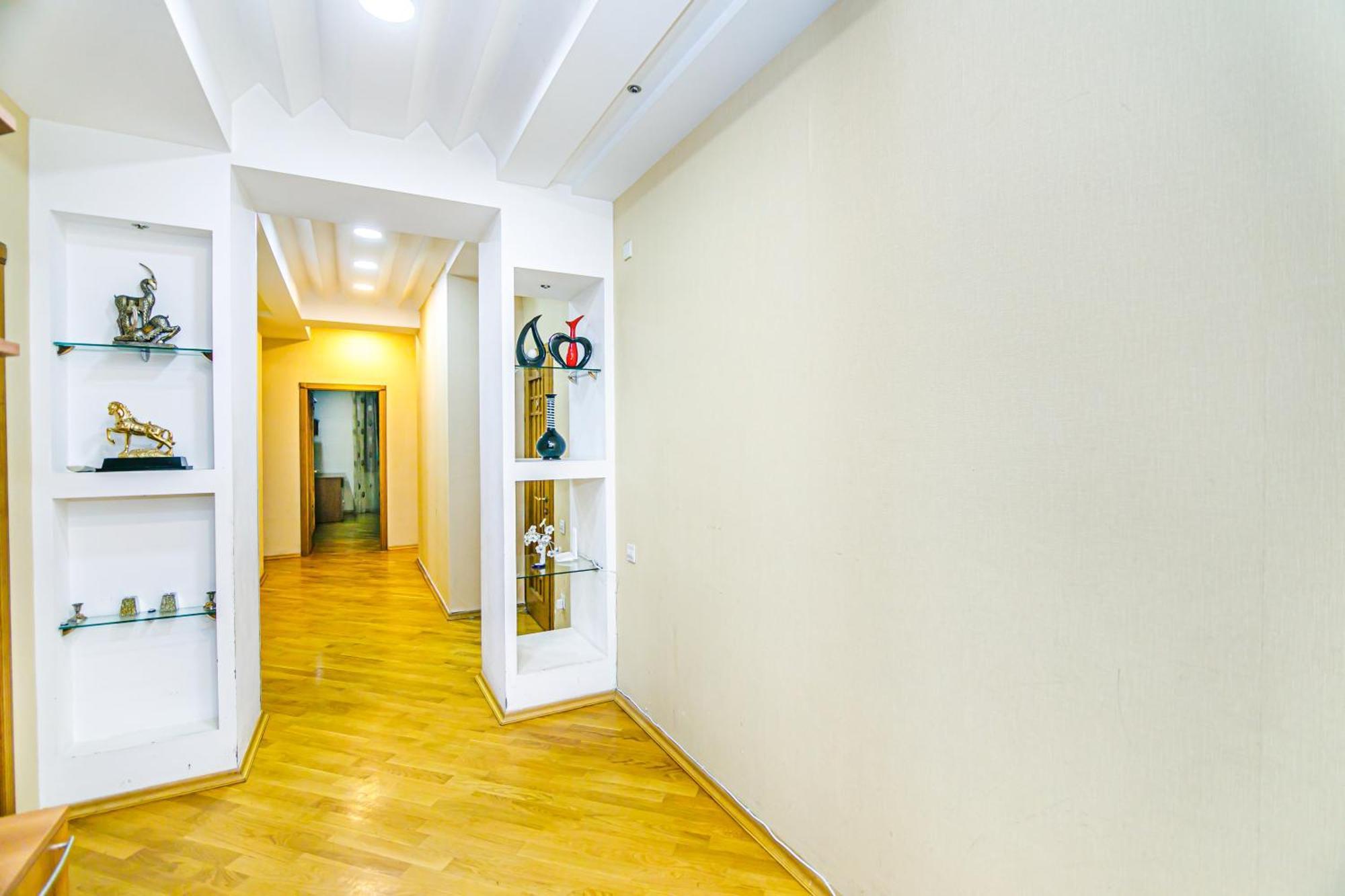 Nizami Apartment By Baku Housing Bagian luar foto