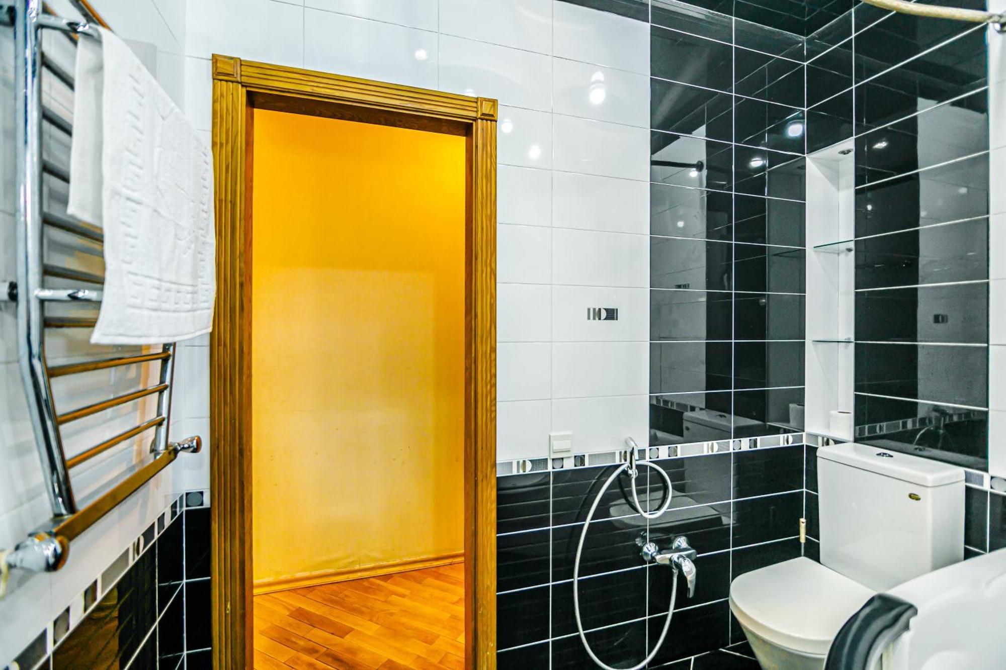 Nizami Apartment By Baku Housing Bagian luar foto