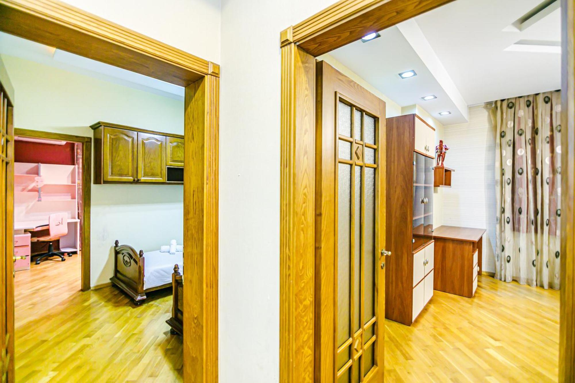 Nizami Apartment By Baku Housing Bagian luar foto