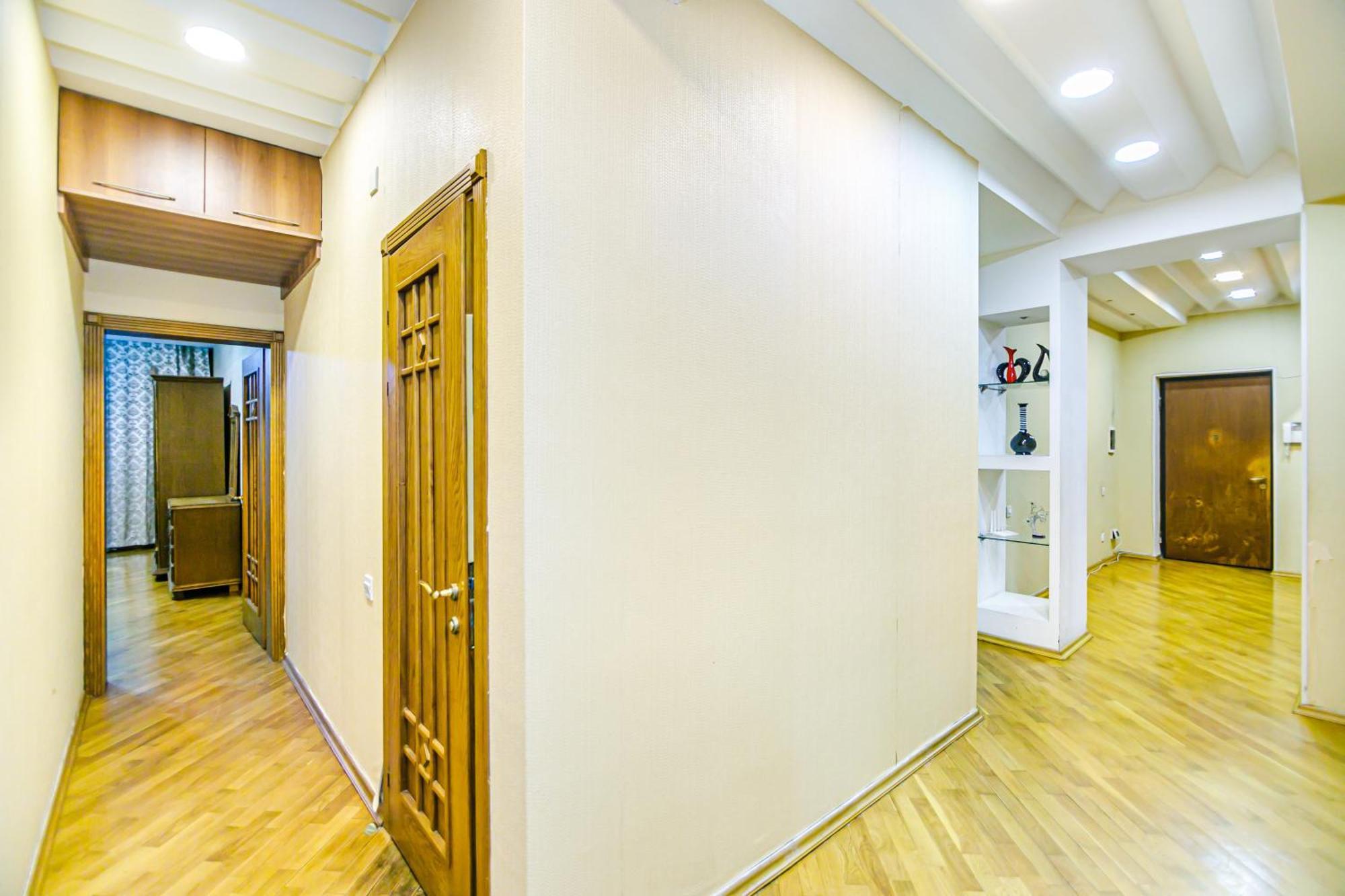 Nizami Apartment By Baku Housing Bagian luar foto