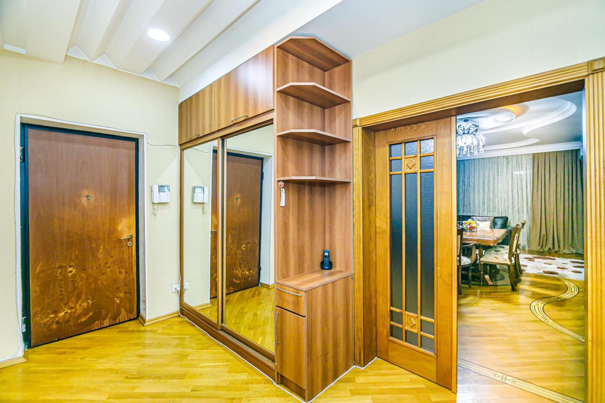 Nizami Apartment By Baku Housing Bagian luar foto