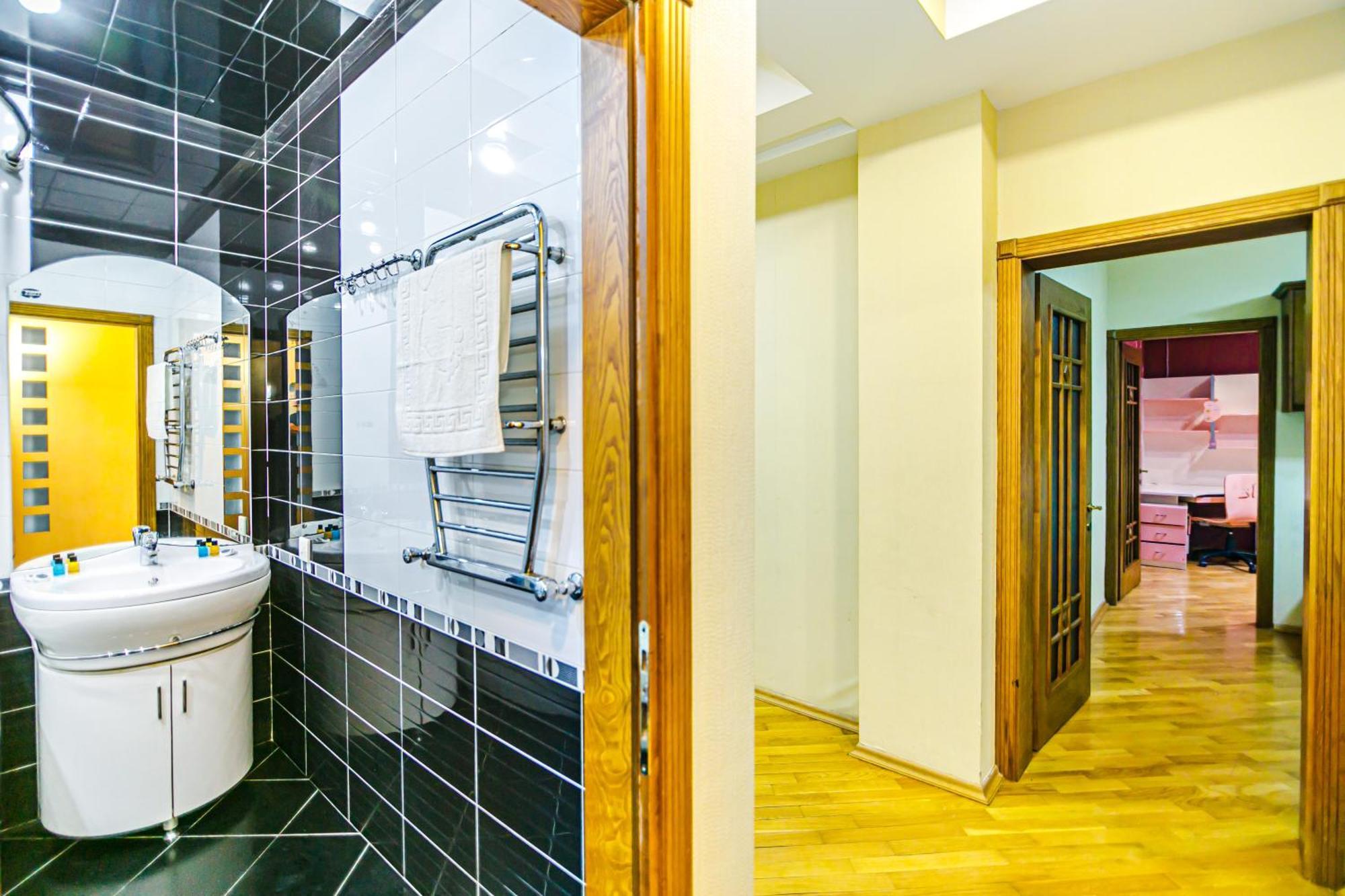 Nizami Apartment By Baku Housing Bagian luar foto