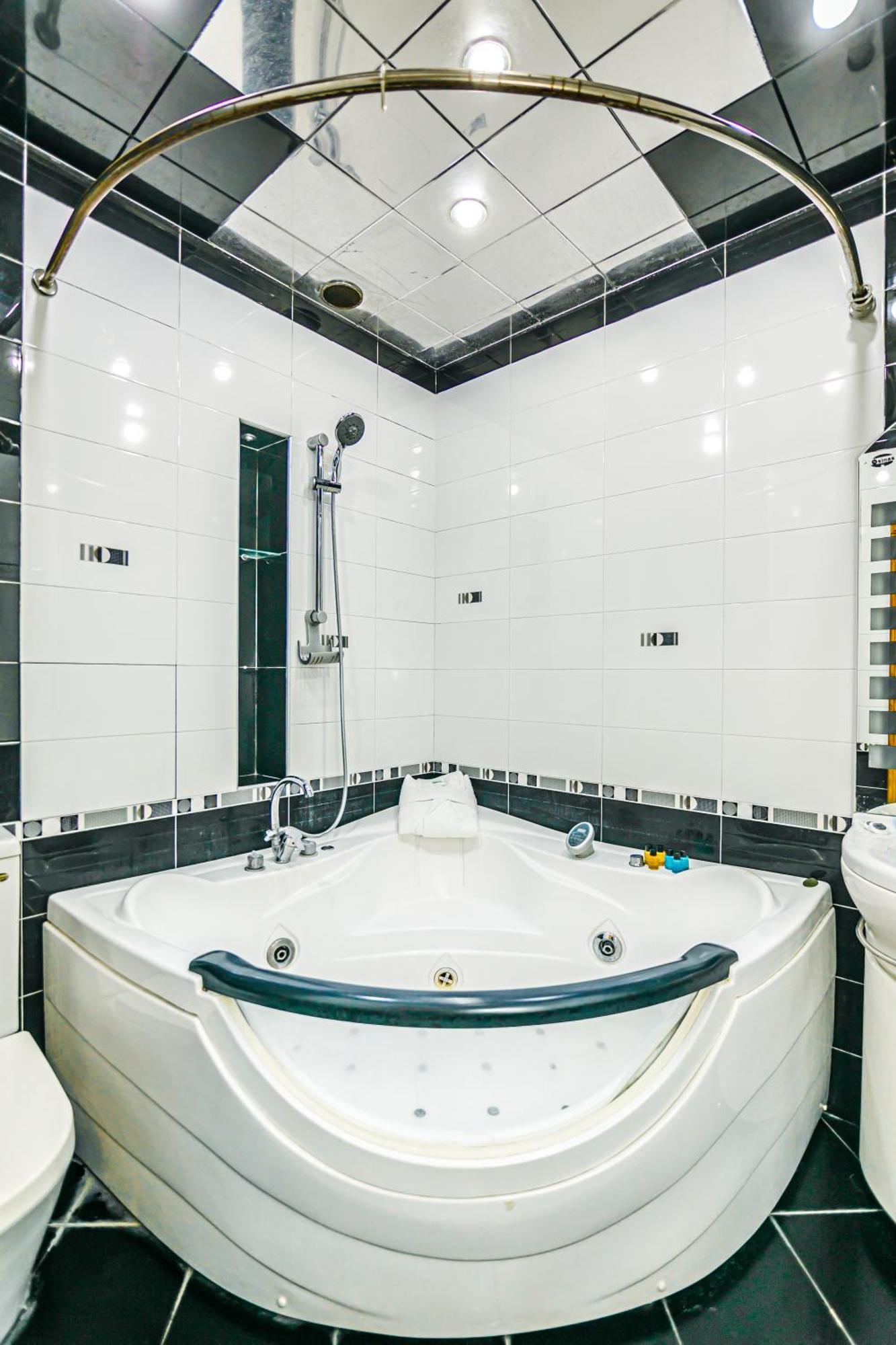 Nizami Apartment By Baku Housing Bagian luar foto