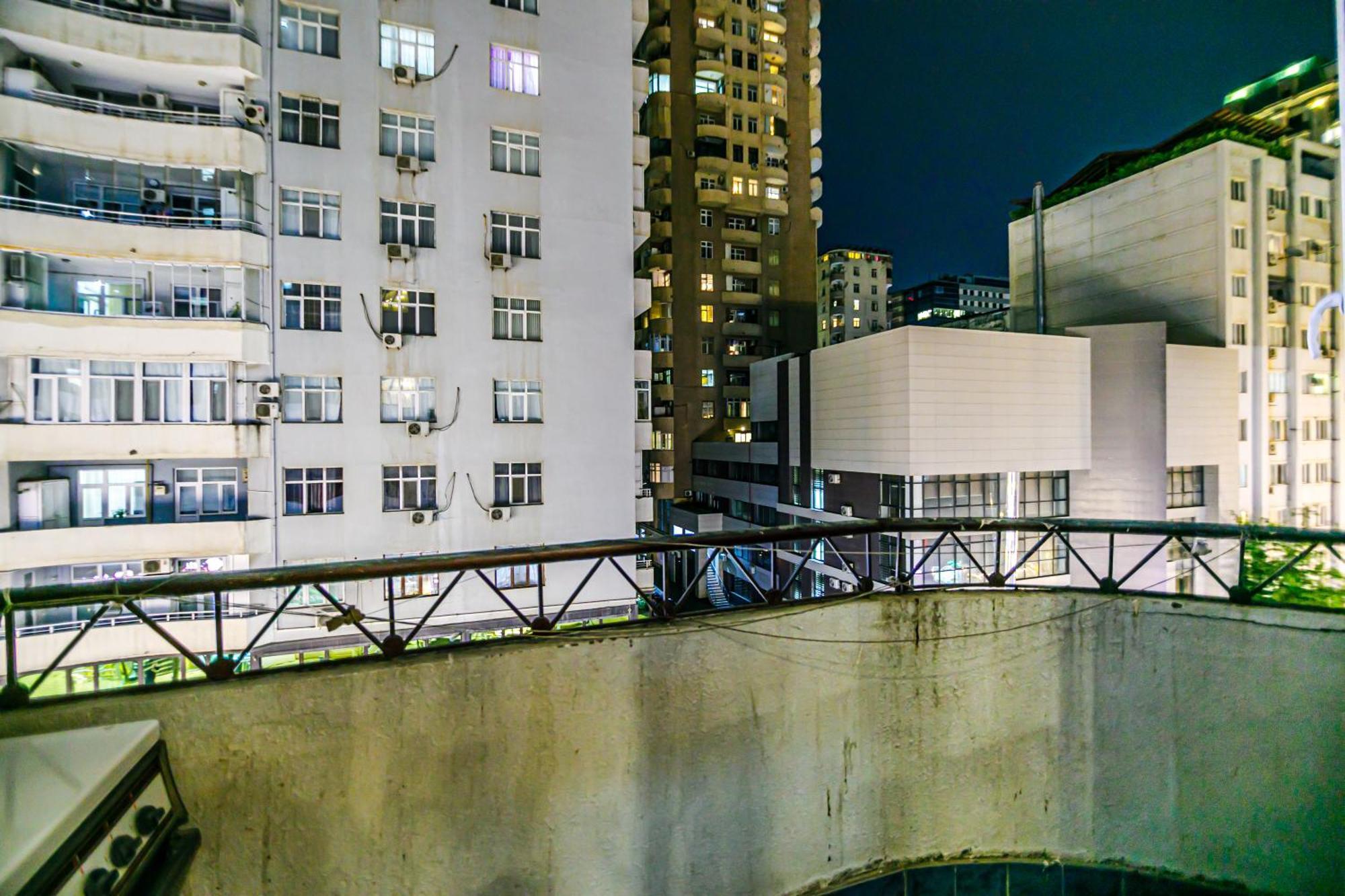 Nizami Apartment By Baku Housing Bagian luar foto