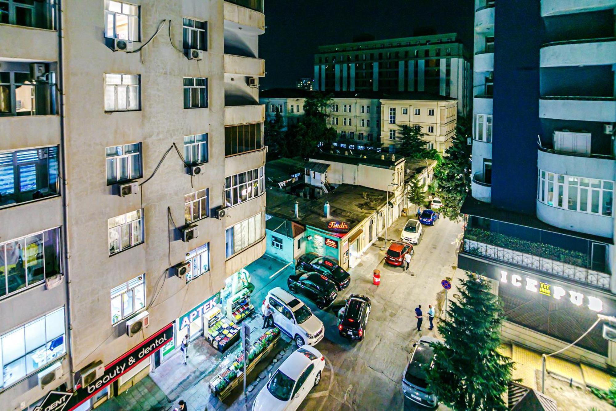 Nizami Apartment By Baku Housing Bagian luar foto
