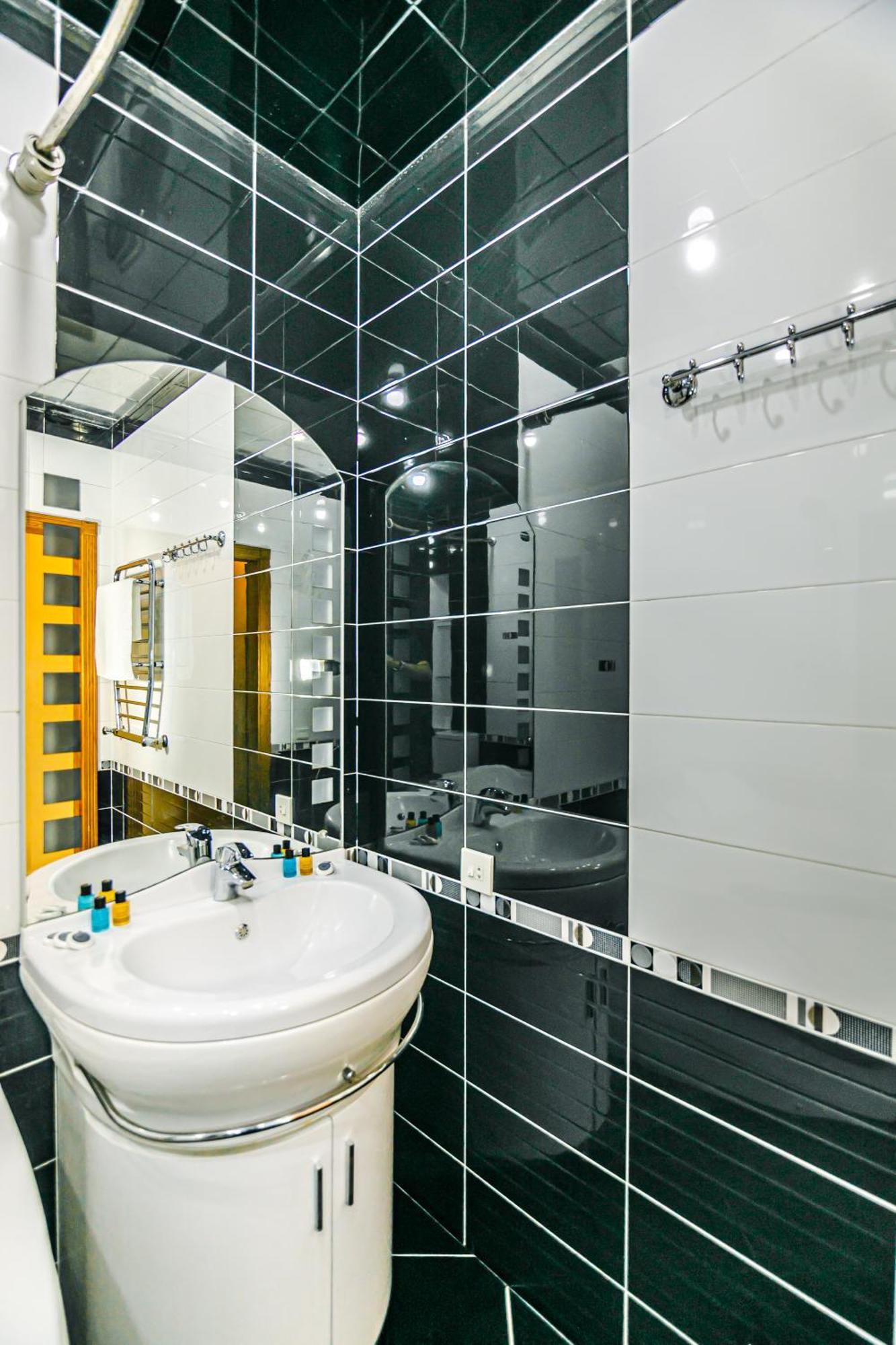 Nizami Apartment By Baku Housing Bagian luar foto
