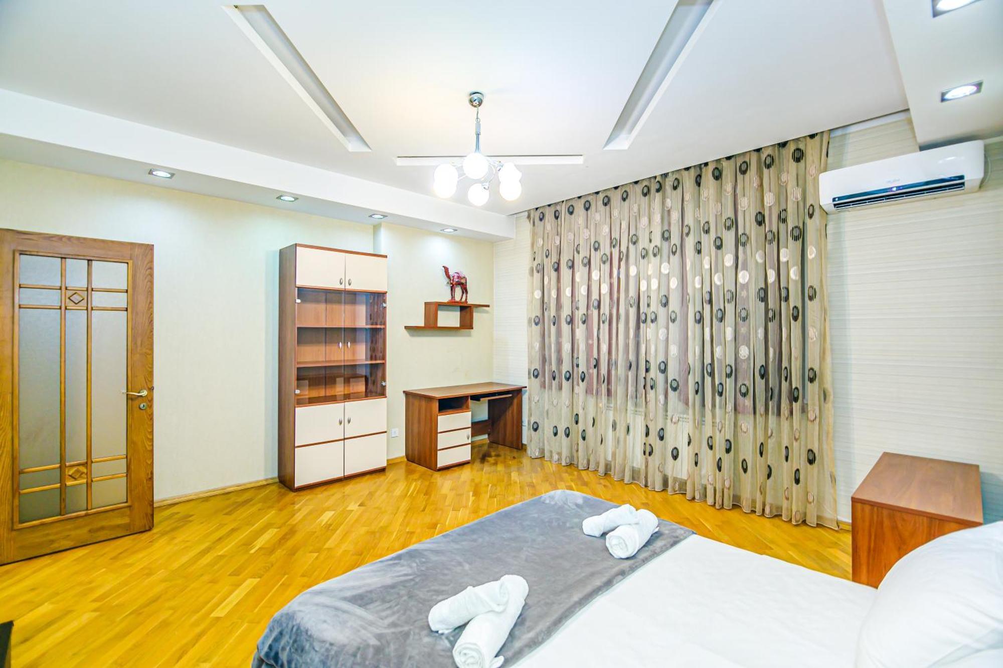 Nizami Apartment By Baku Housing Bagian luar foto