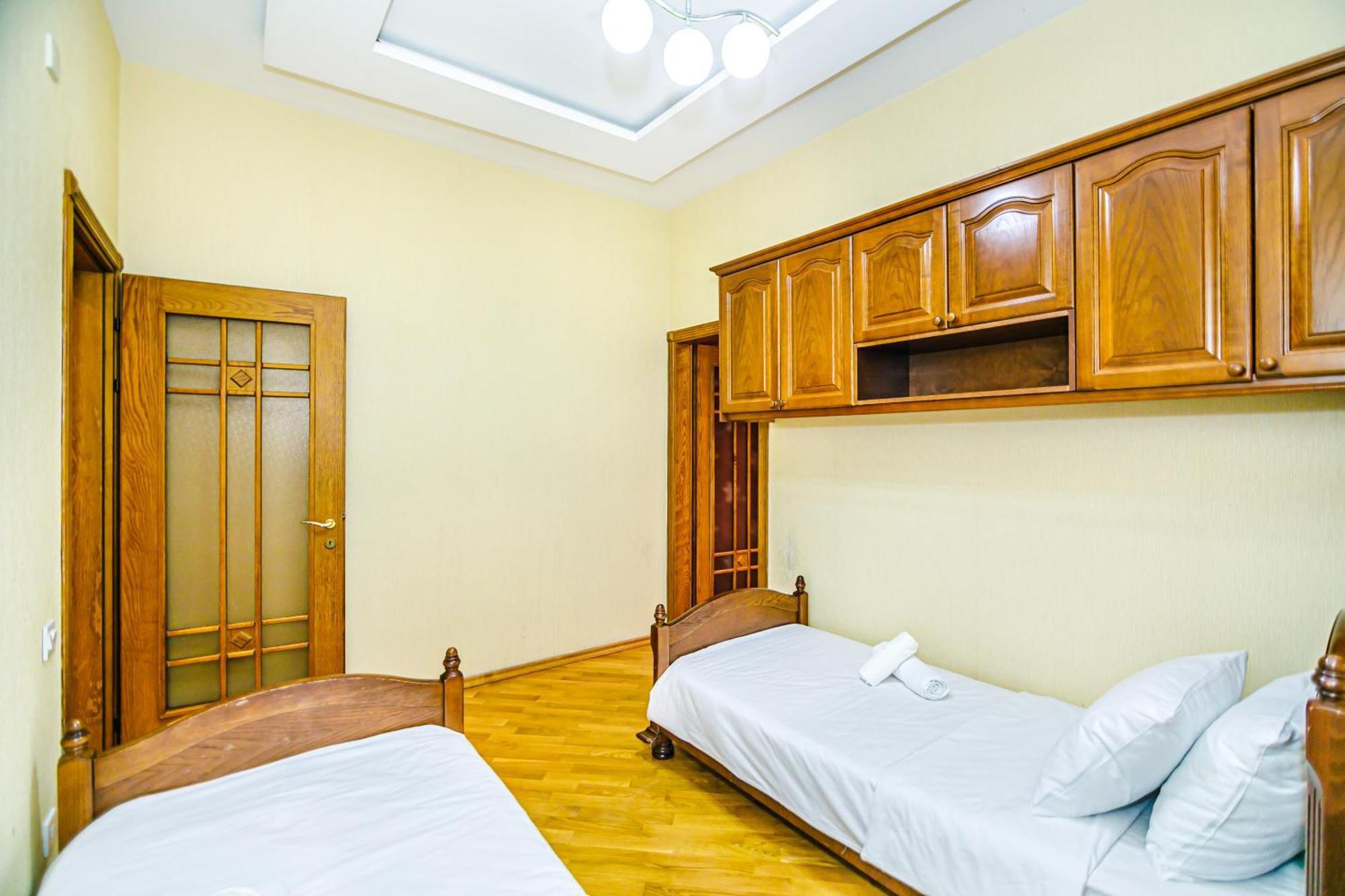 Nizami Apartment By Baku Housing Bagian luar foto