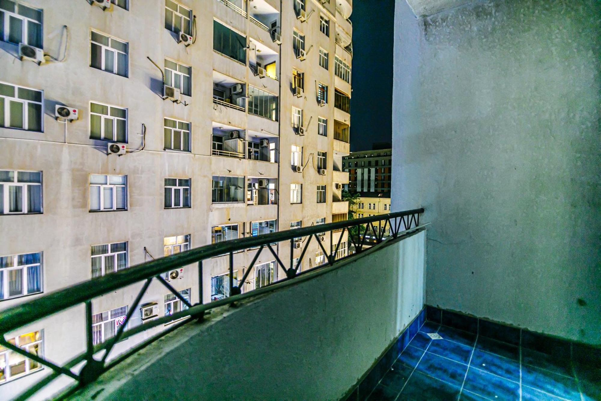 Nizami Apartment By Baku Housing Bagian luar foto