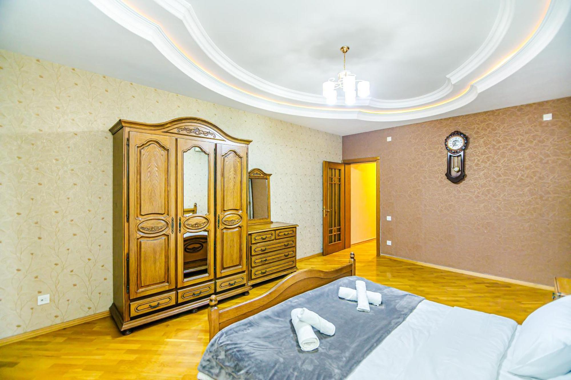 Nizami Apartment By Baku Housing Bagian luar foto