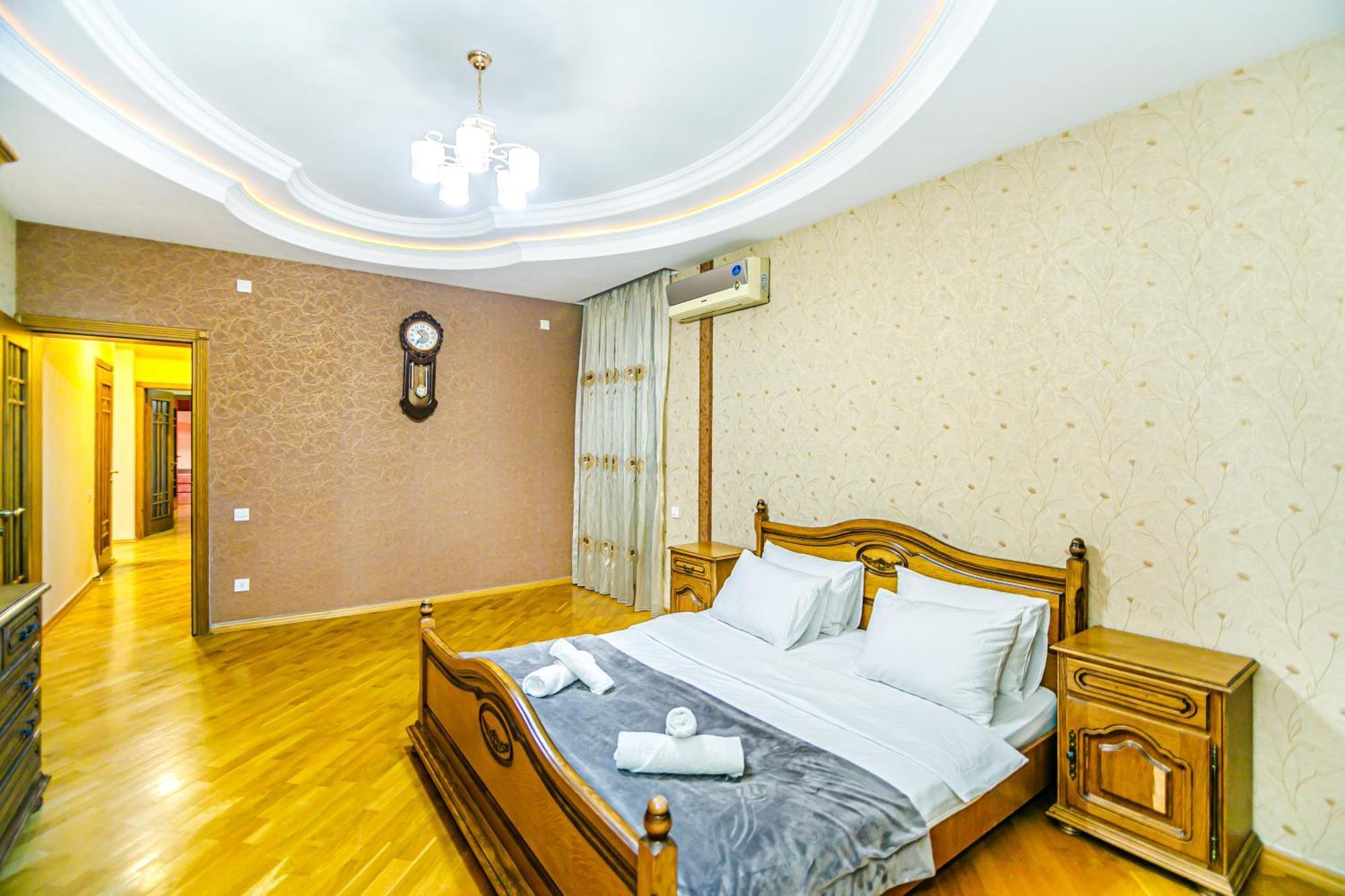 Nizami Apartment By Baku Housing Bagian luar foto